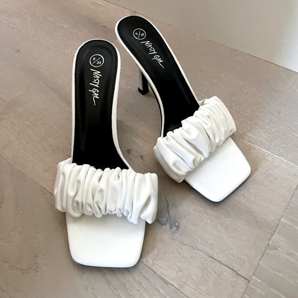 Nastygal White Ruched Heeled Sandals - Picture 5 of 11